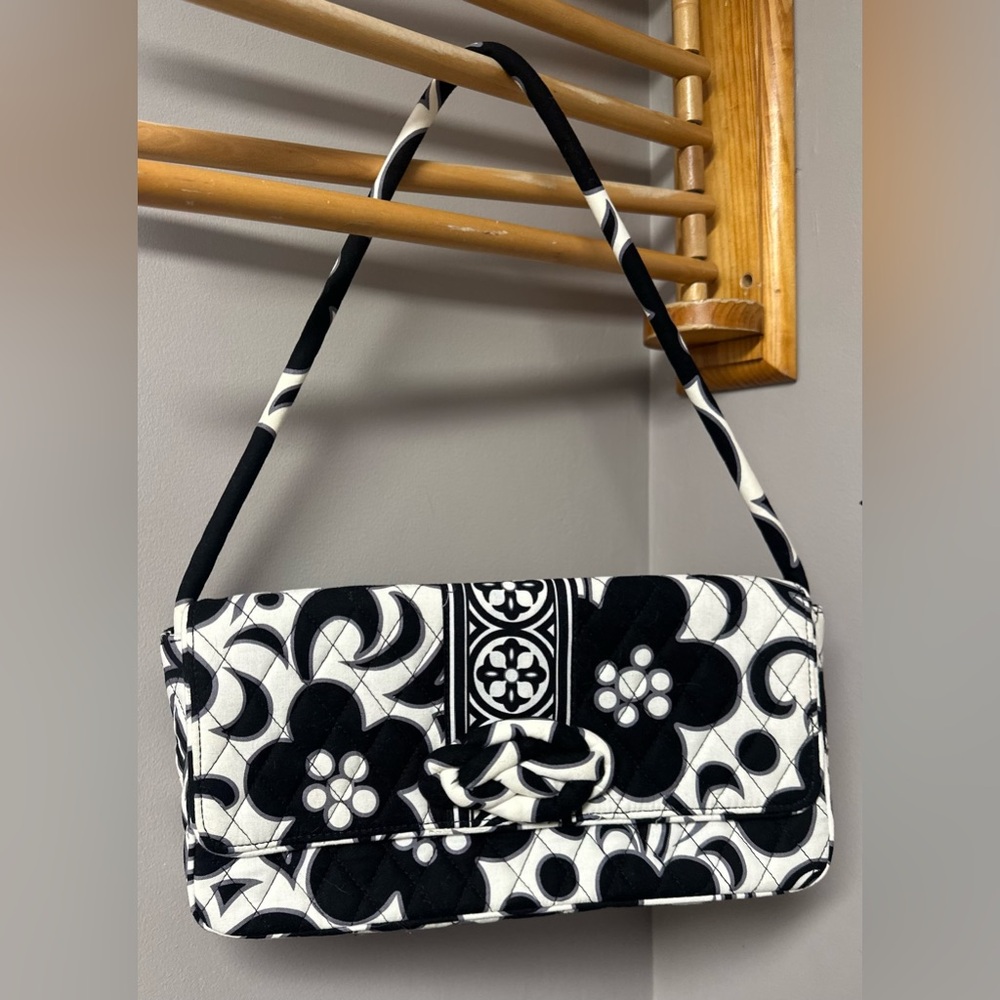 Vera Bradley NWOT Black and White Floral Pocketbook
